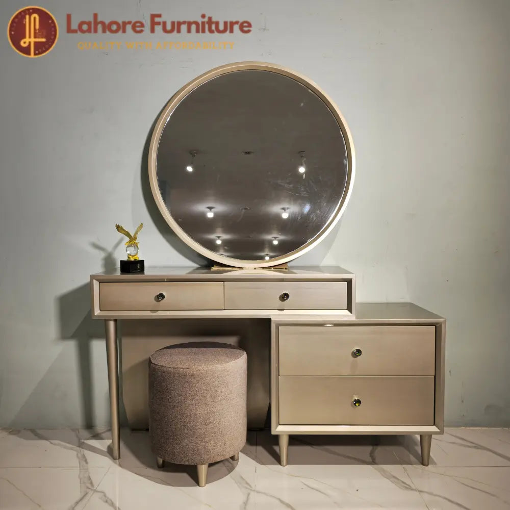 Contemporary luxury bedroom with gold accents - MD09