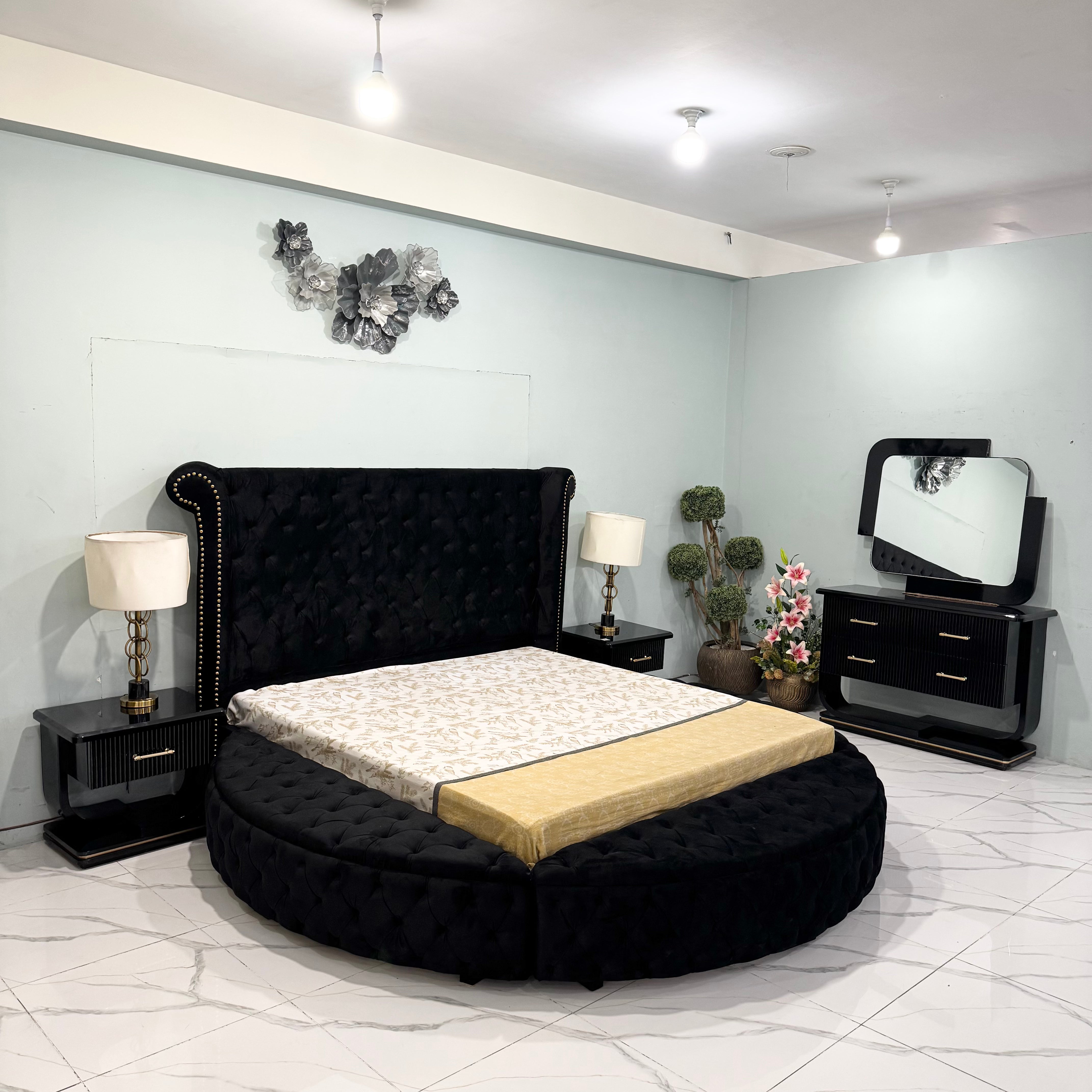 Velvet Grand Circular Bed Suite