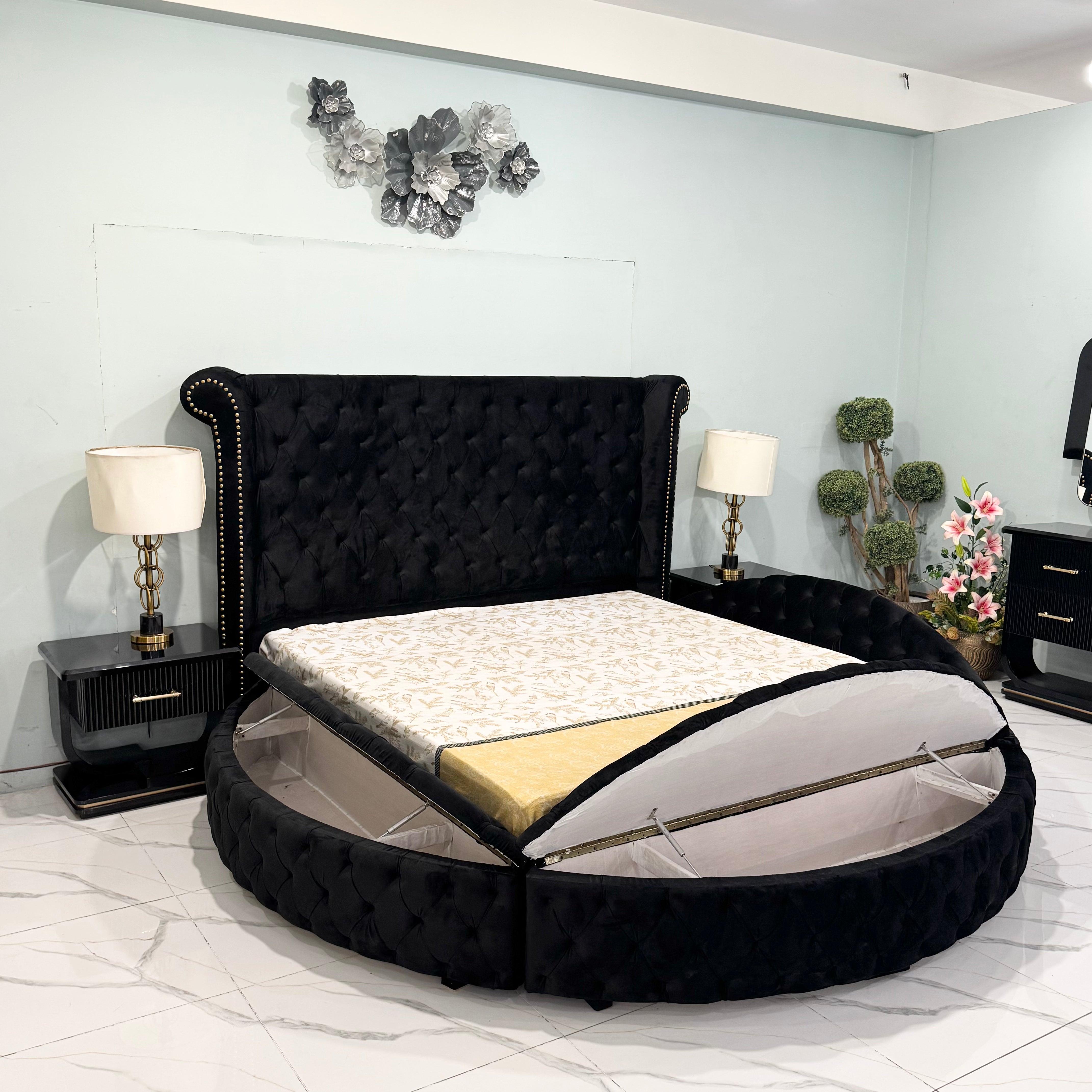 Velvet Grand Circular Bed Suite