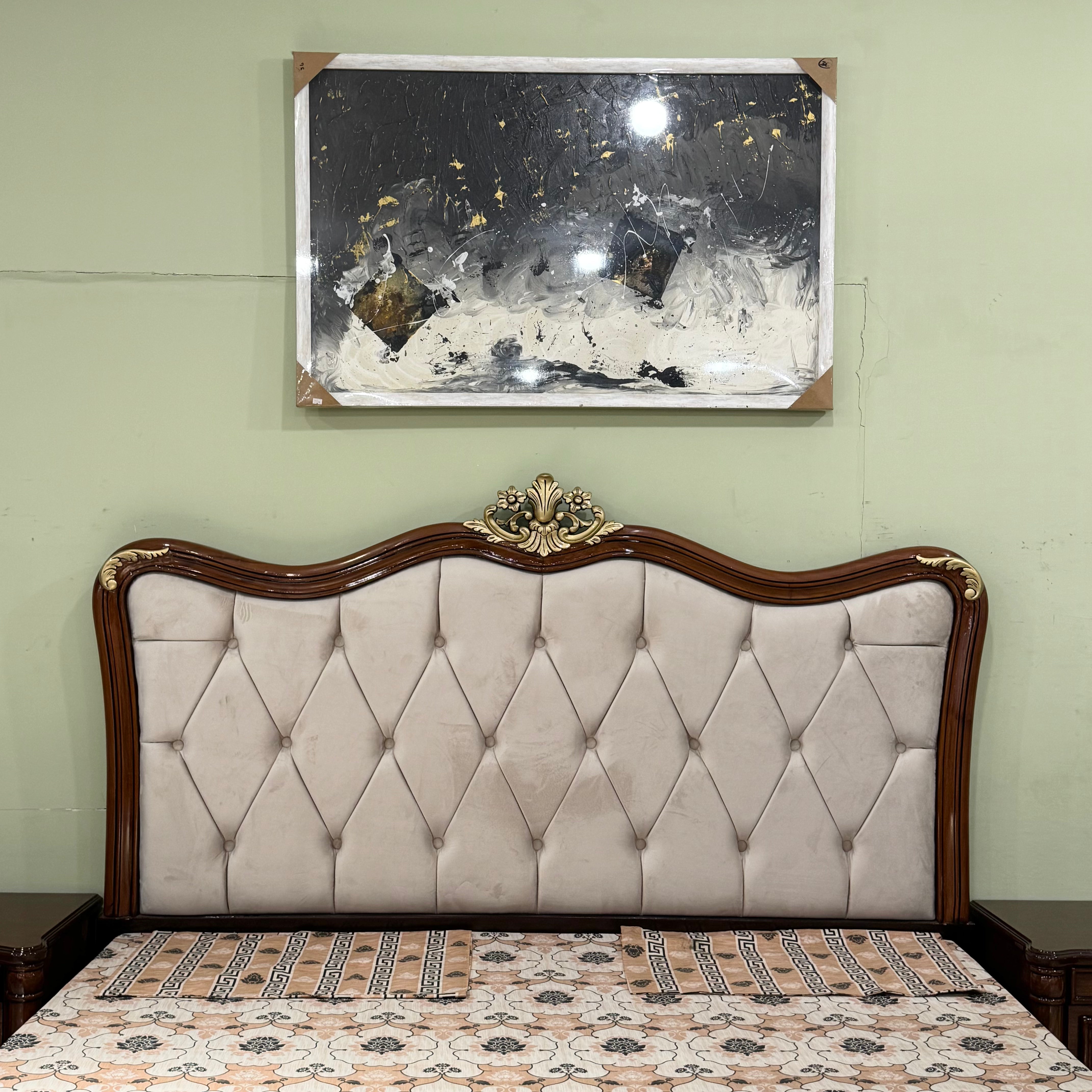 Royal Tufted Wooden Bedroom Set - Ak33