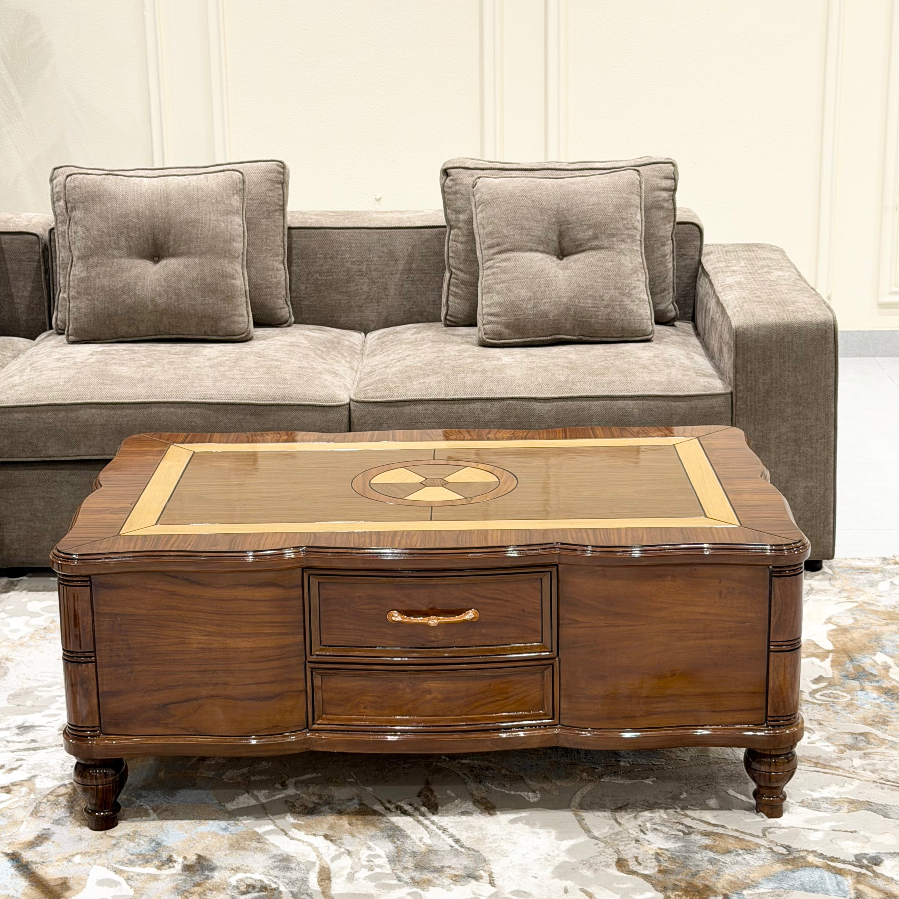 Manor Table