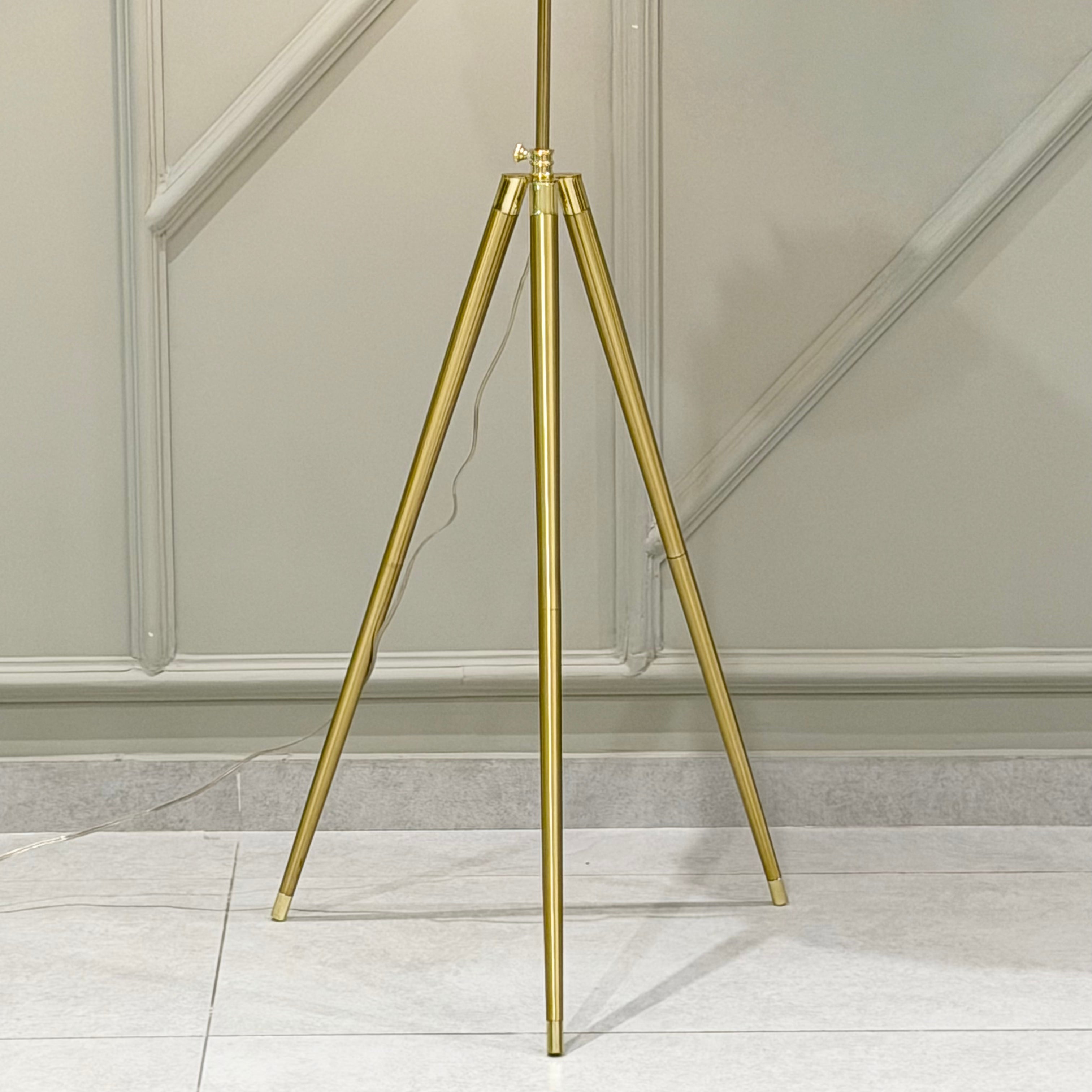 Pluma Tripod Lamp