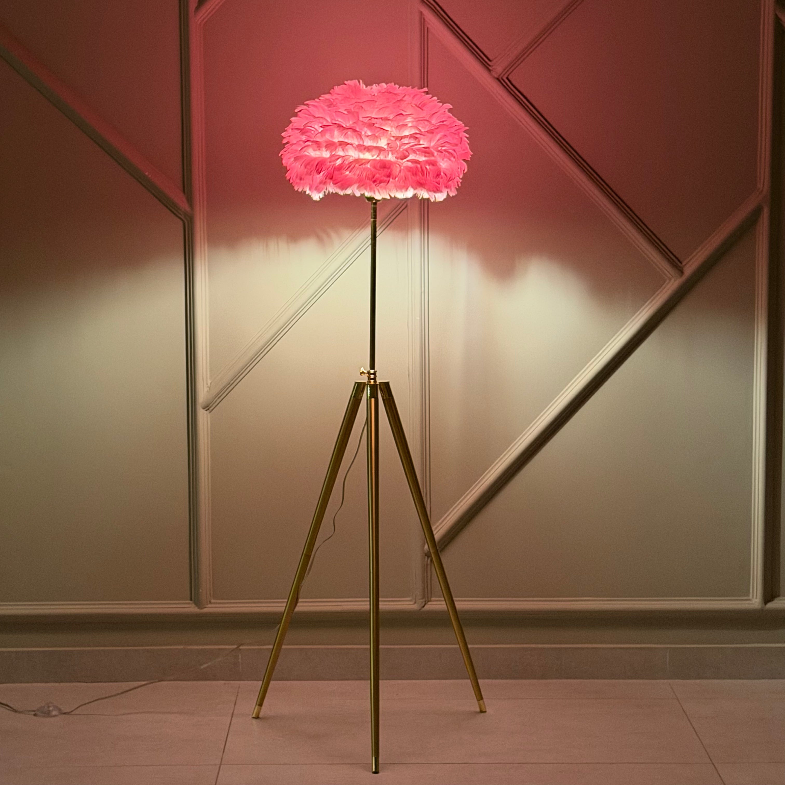 Pluma Tripod Lamp