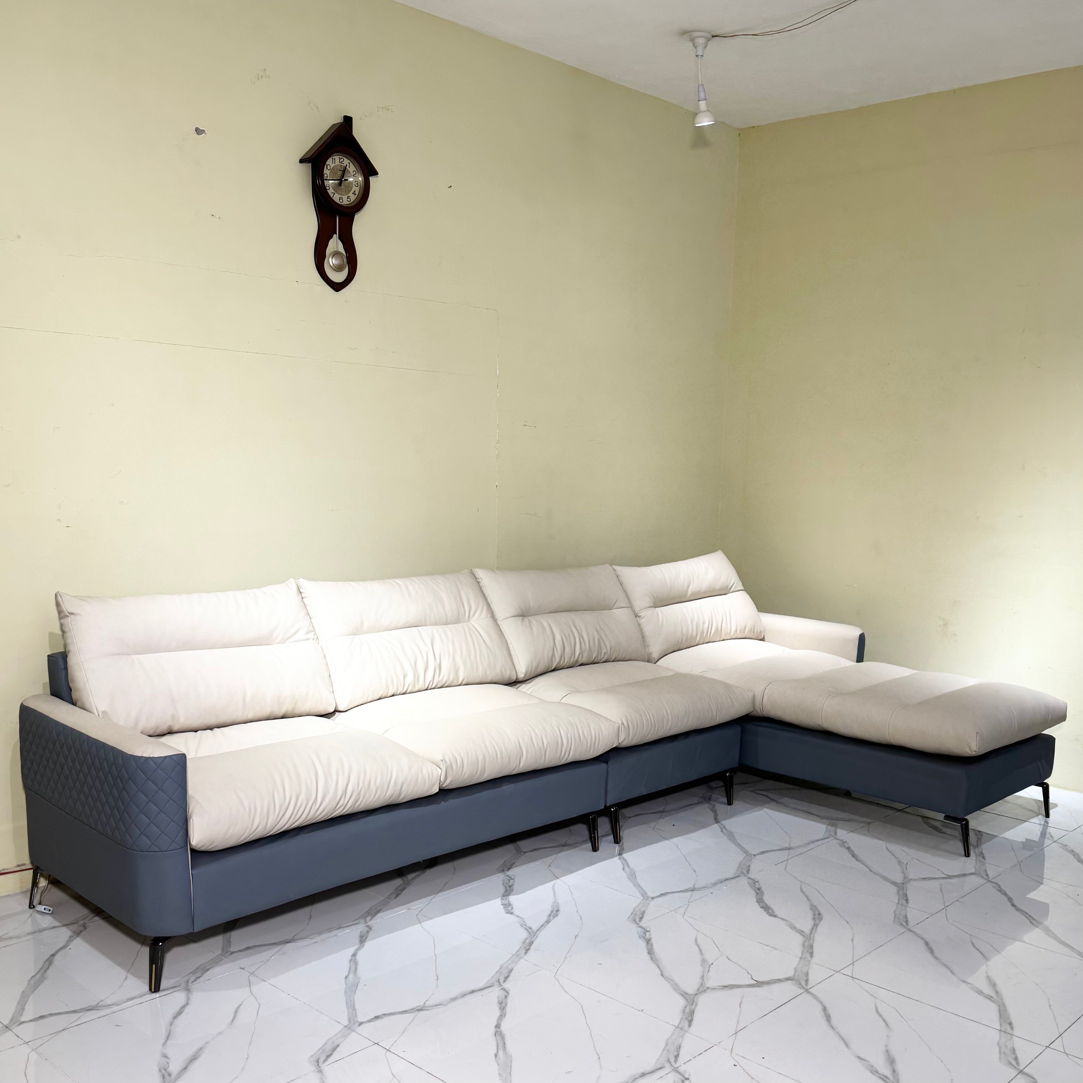 Signature L-Shaped 7-Seater Suite