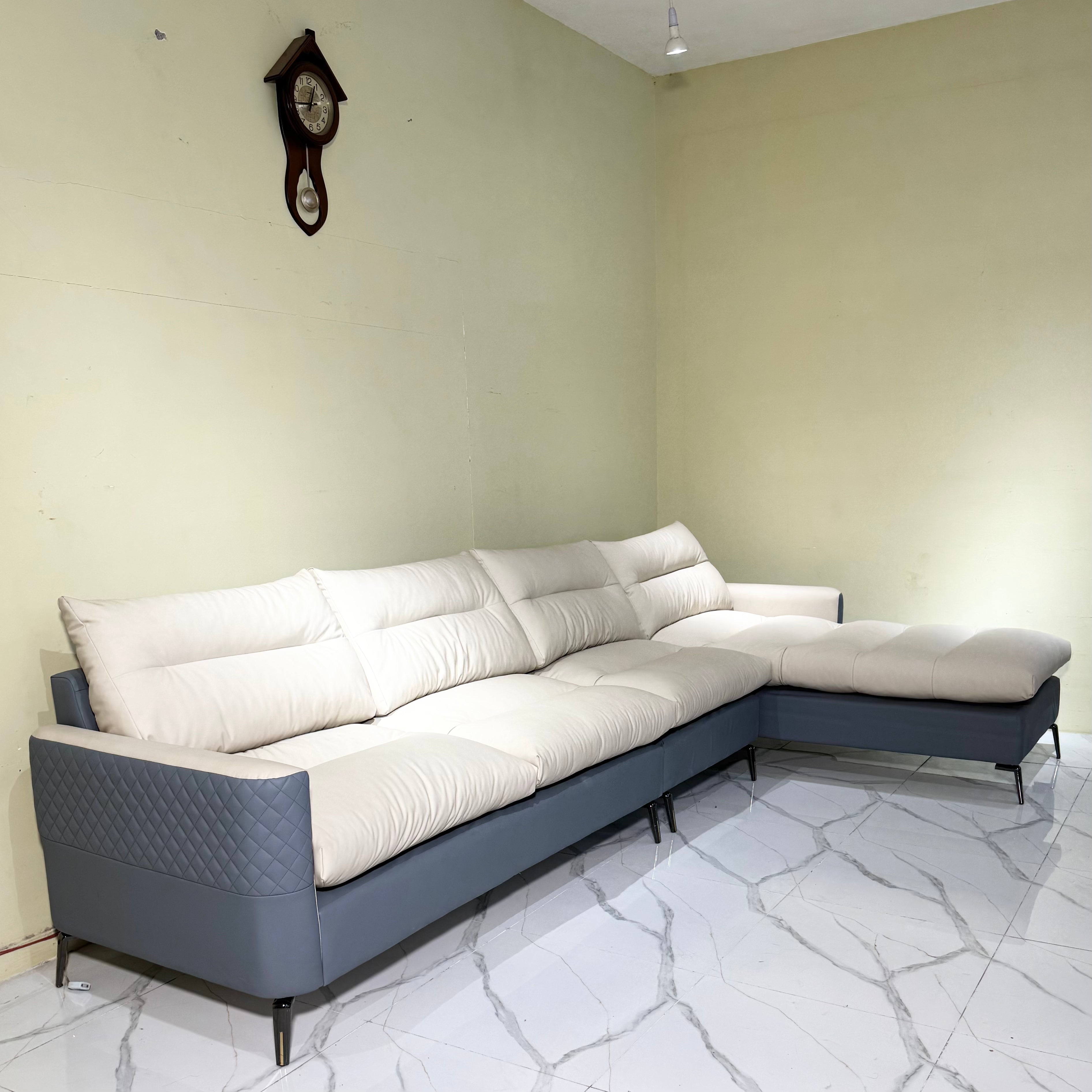 Signature L-Shaped 7-Seater Suite
