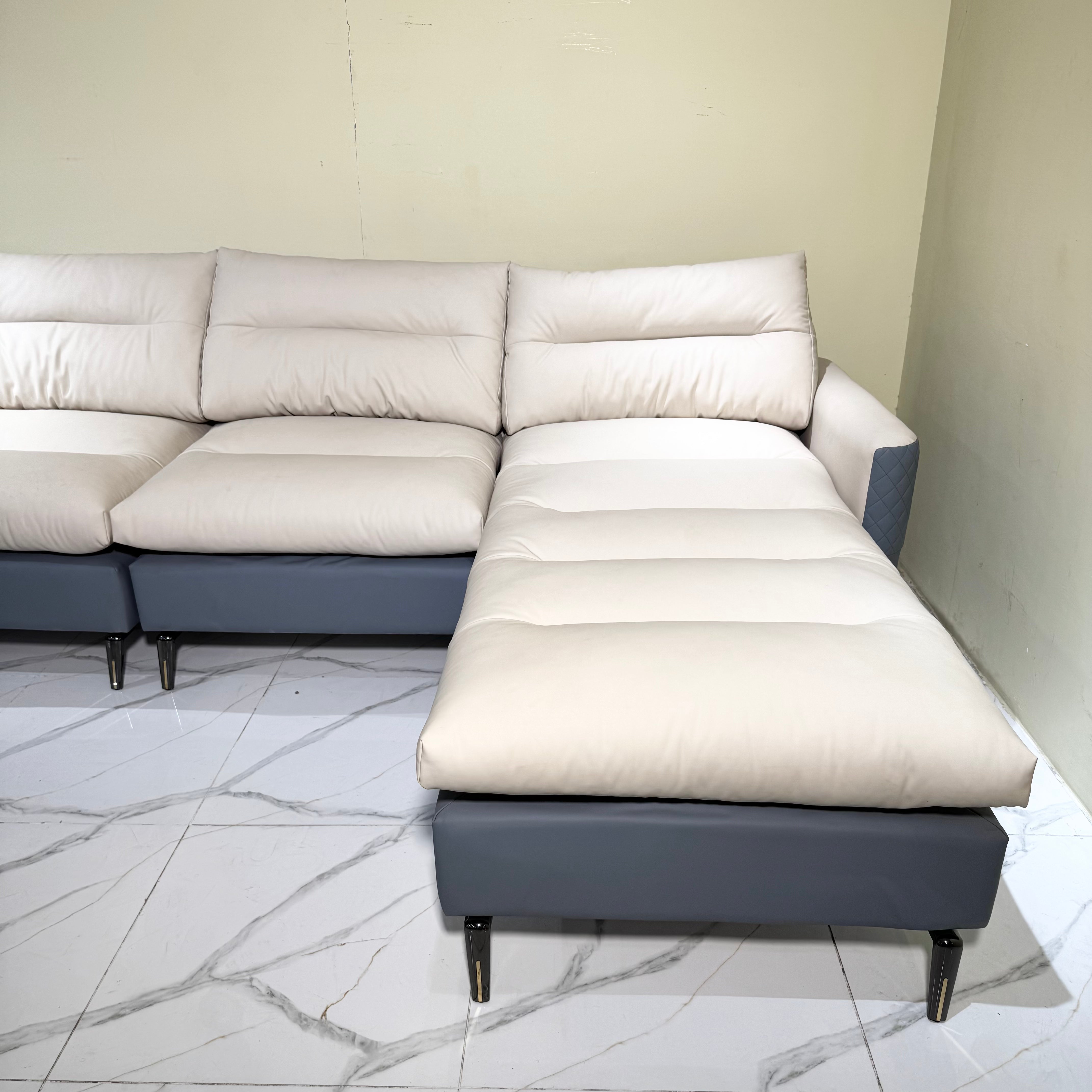 Signature L-Shaped 7-Seater Suite