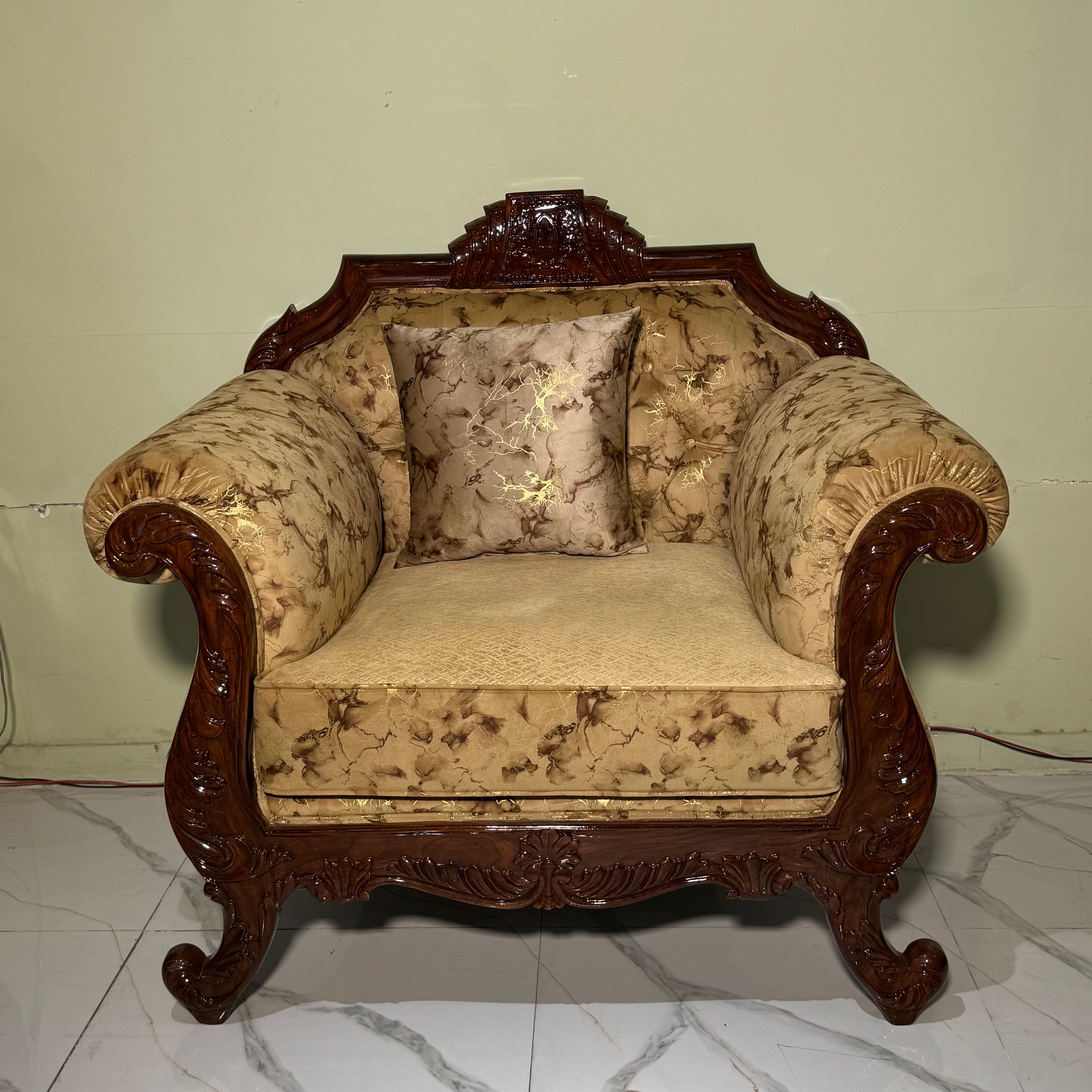 Royale Hand-Carved Victorian Sofa #S56