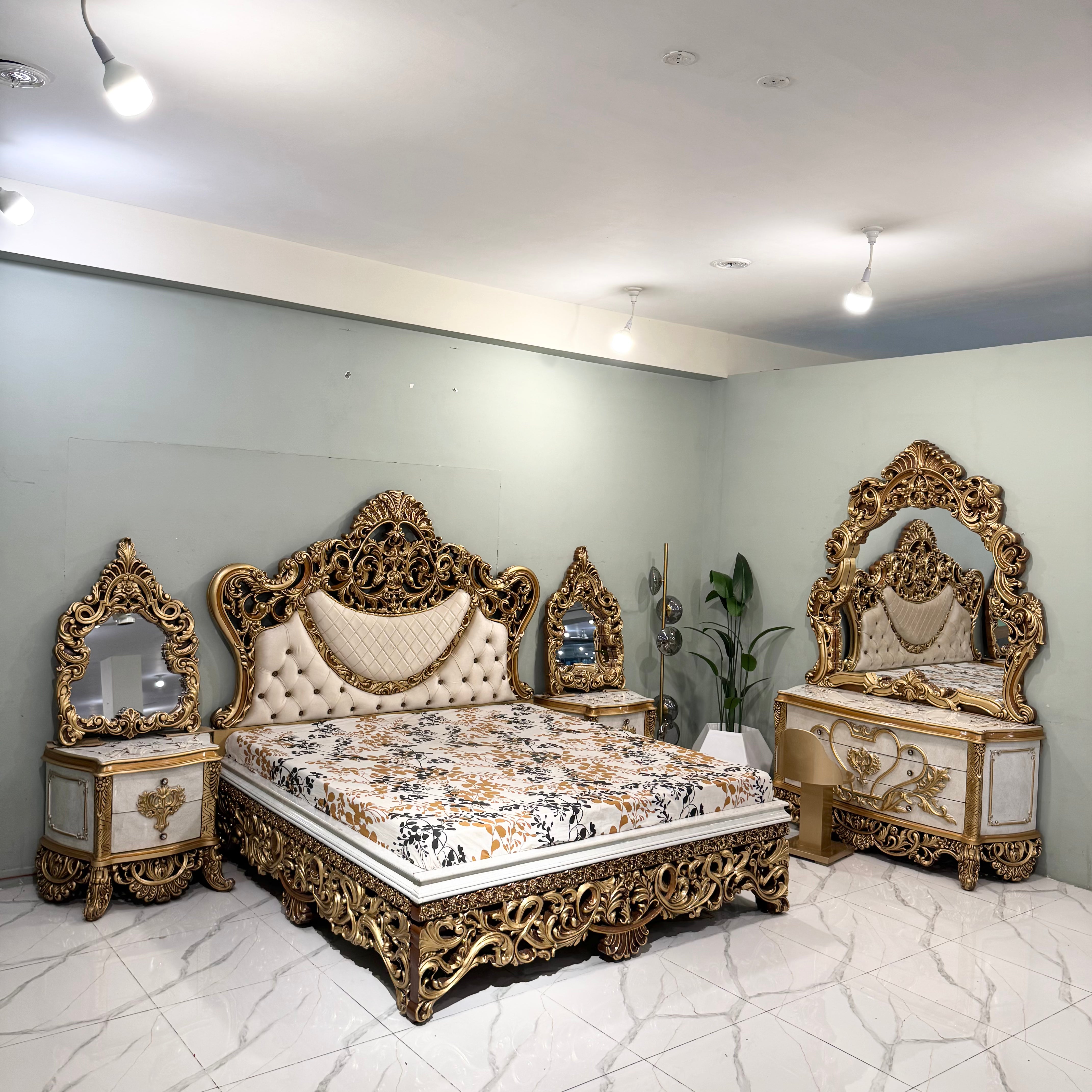 Grand Victorian Gold Master Suite