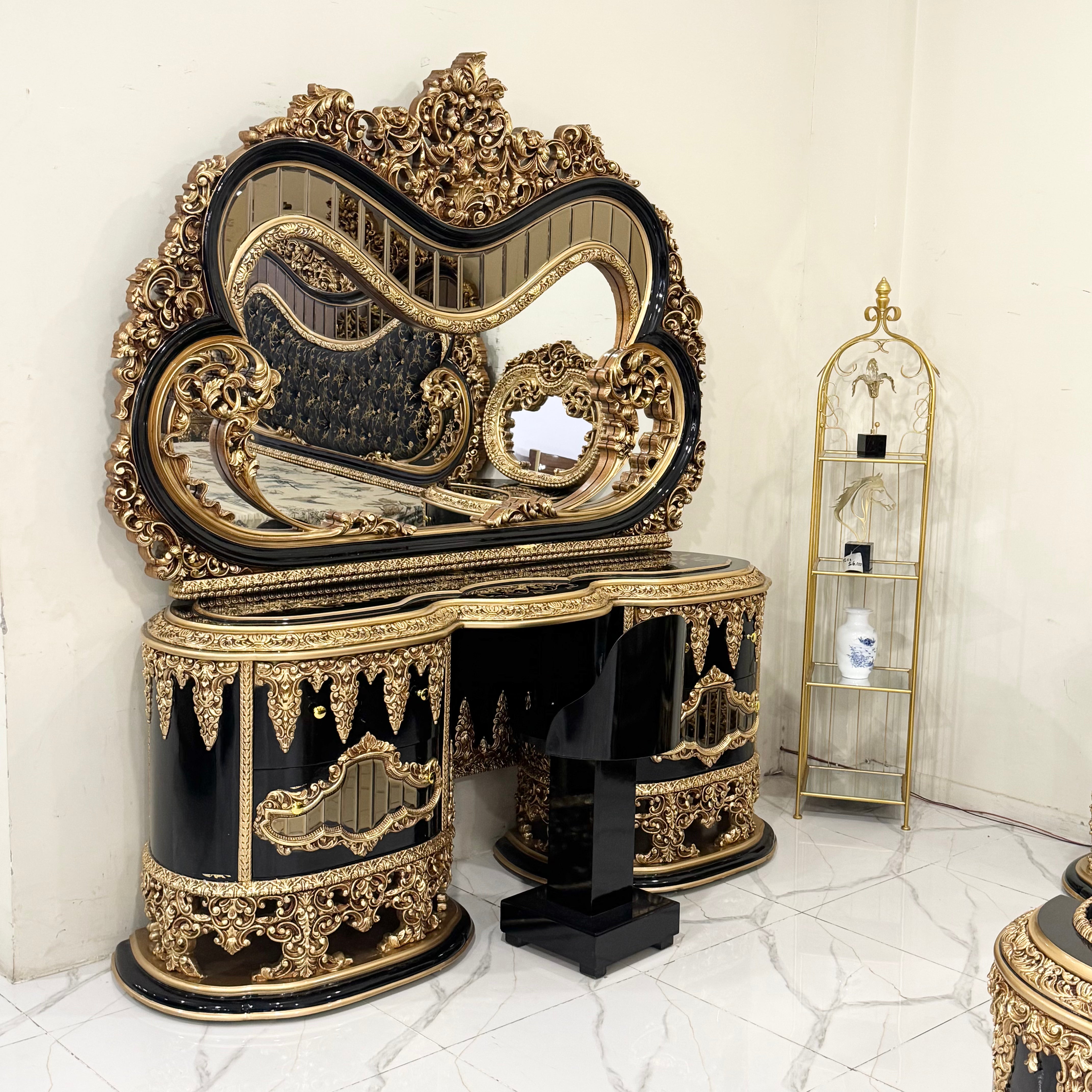 Imperial Onyx Gold Master Suite