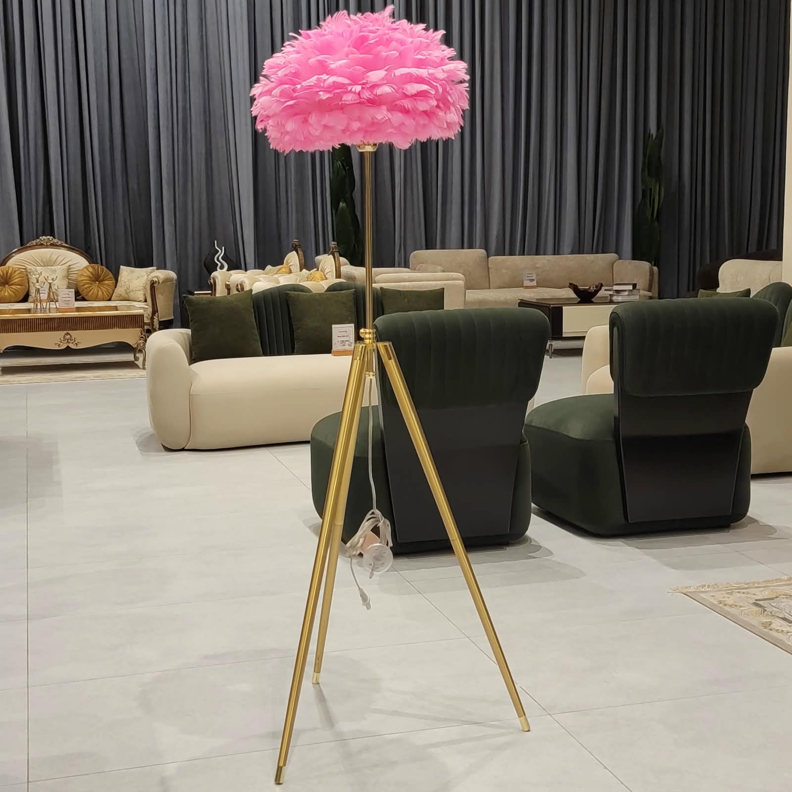 Pluma Tripod Lamp